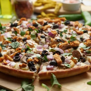 GF Halal Curry Chicken Pizzatwist