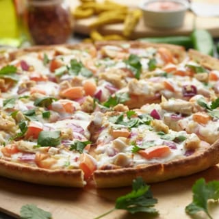 Halal Bombay Garlic Chicken Pizzatwist