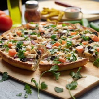 Halal Indian Garlic Chicken Pizzatwist
